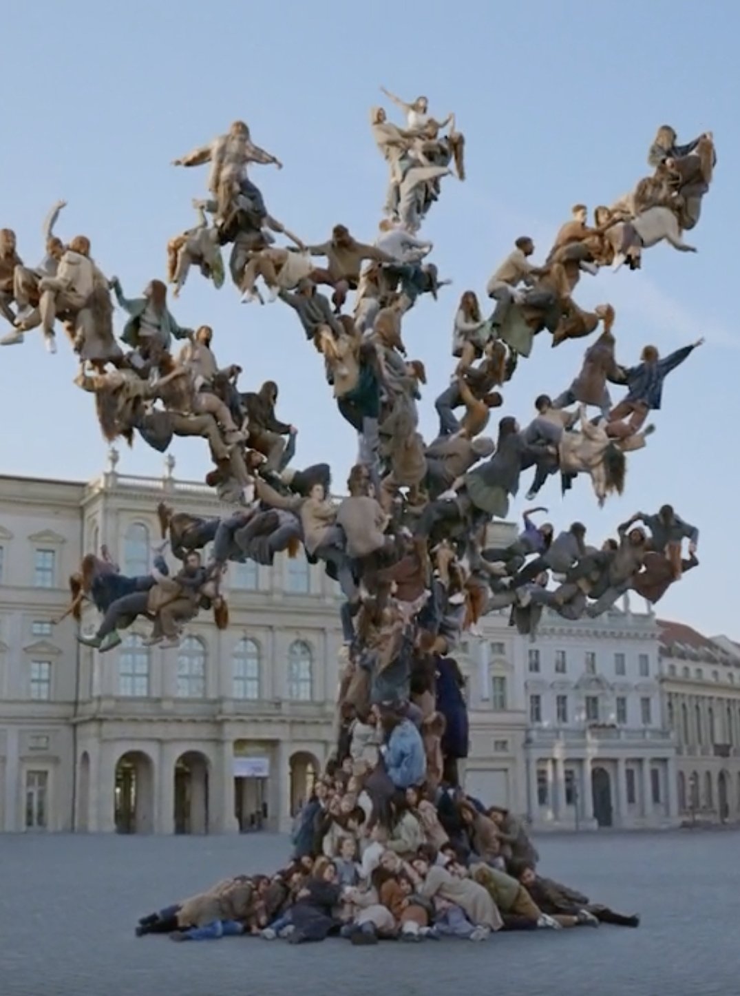 Uprooted - Bild 1 von 3
