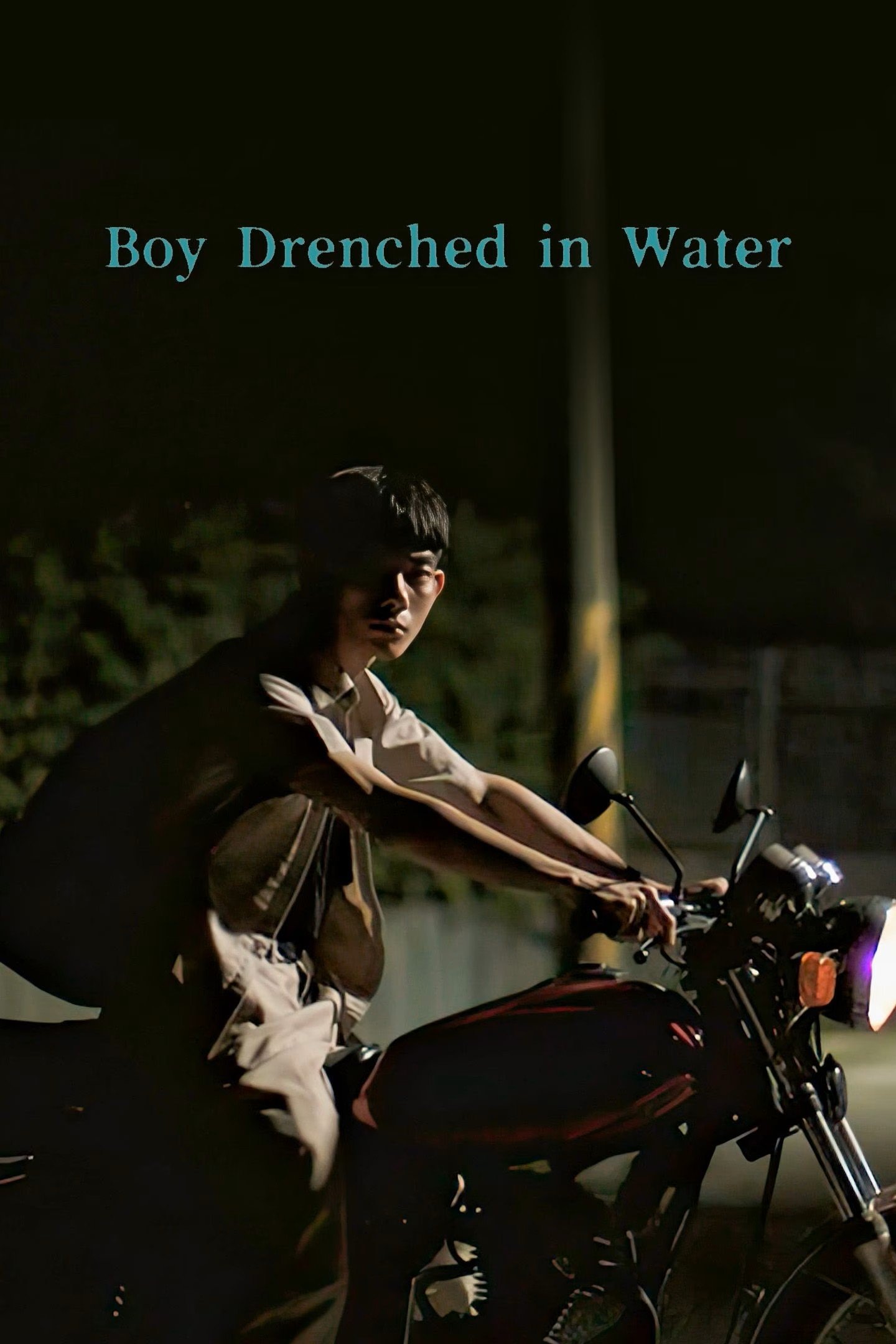 Boy Drenched in Water - Bild 1 von 11