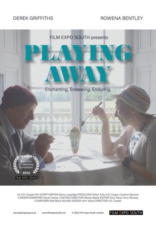Playing Away - Bild 1 von 2