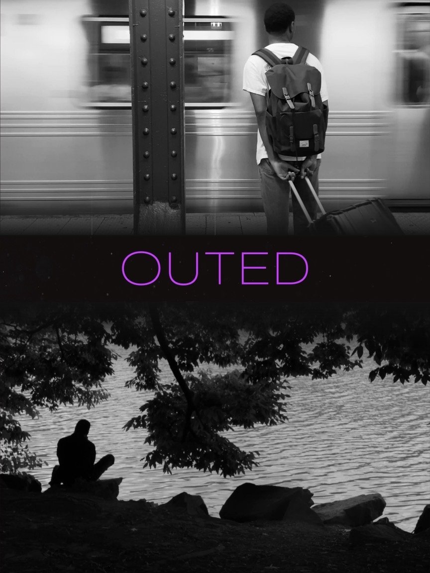 Outed - Bild 1 von 6