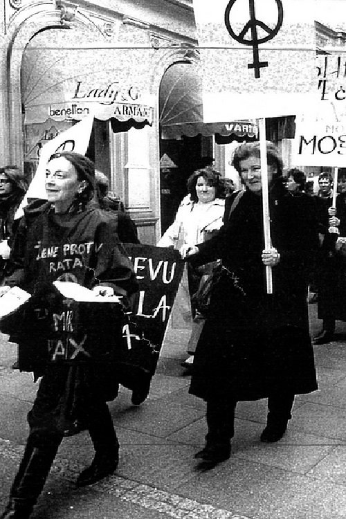 Women in Black - Bild 1 von 8